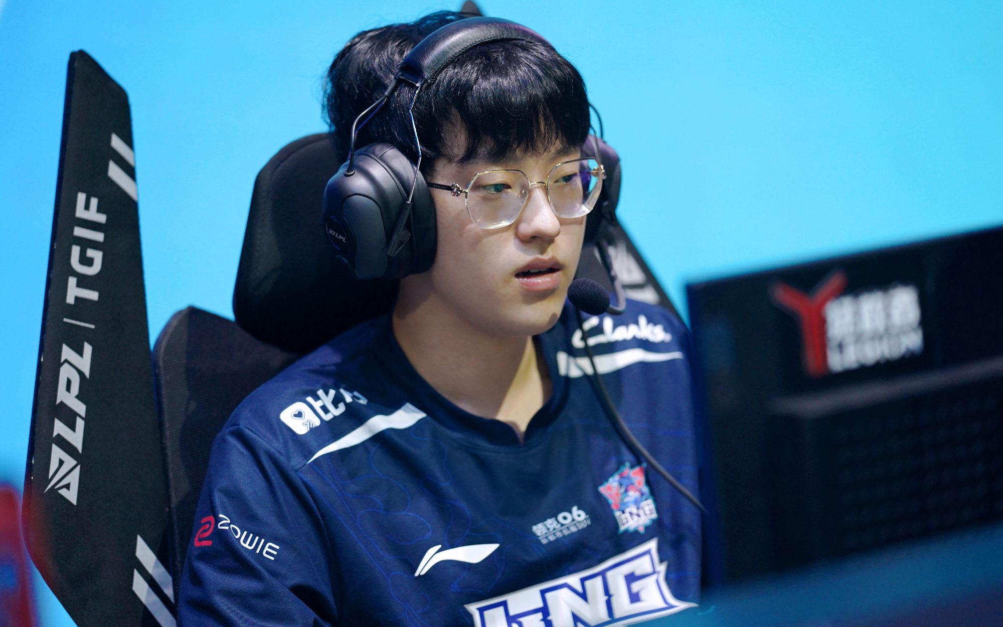 爱游戏-Scout回归赛场，逆转首场状态亮眼，MAD观众沸腾！的简单介绍