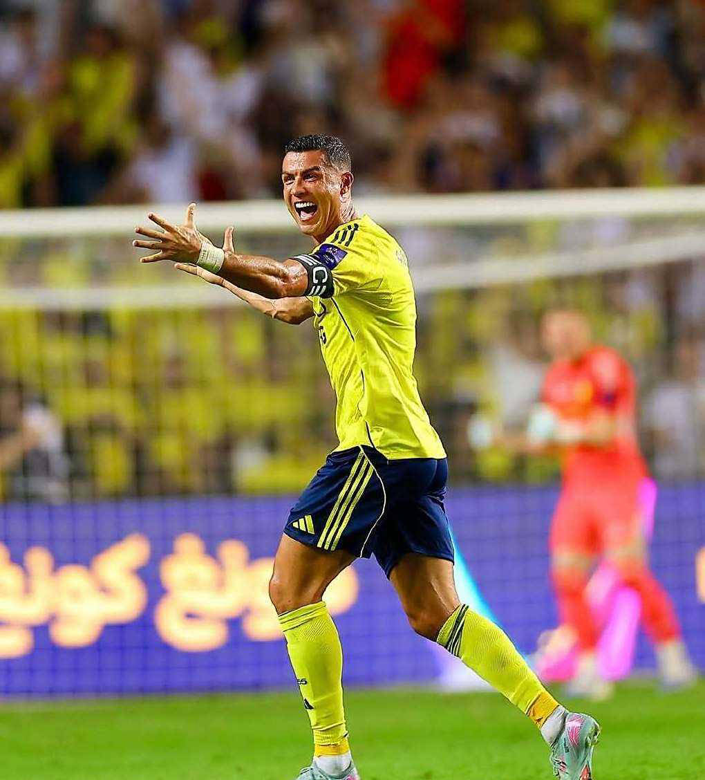 爱游戏-C罗迎来十五赛季高光表现，中国队球迷沸腾！的简单介绍