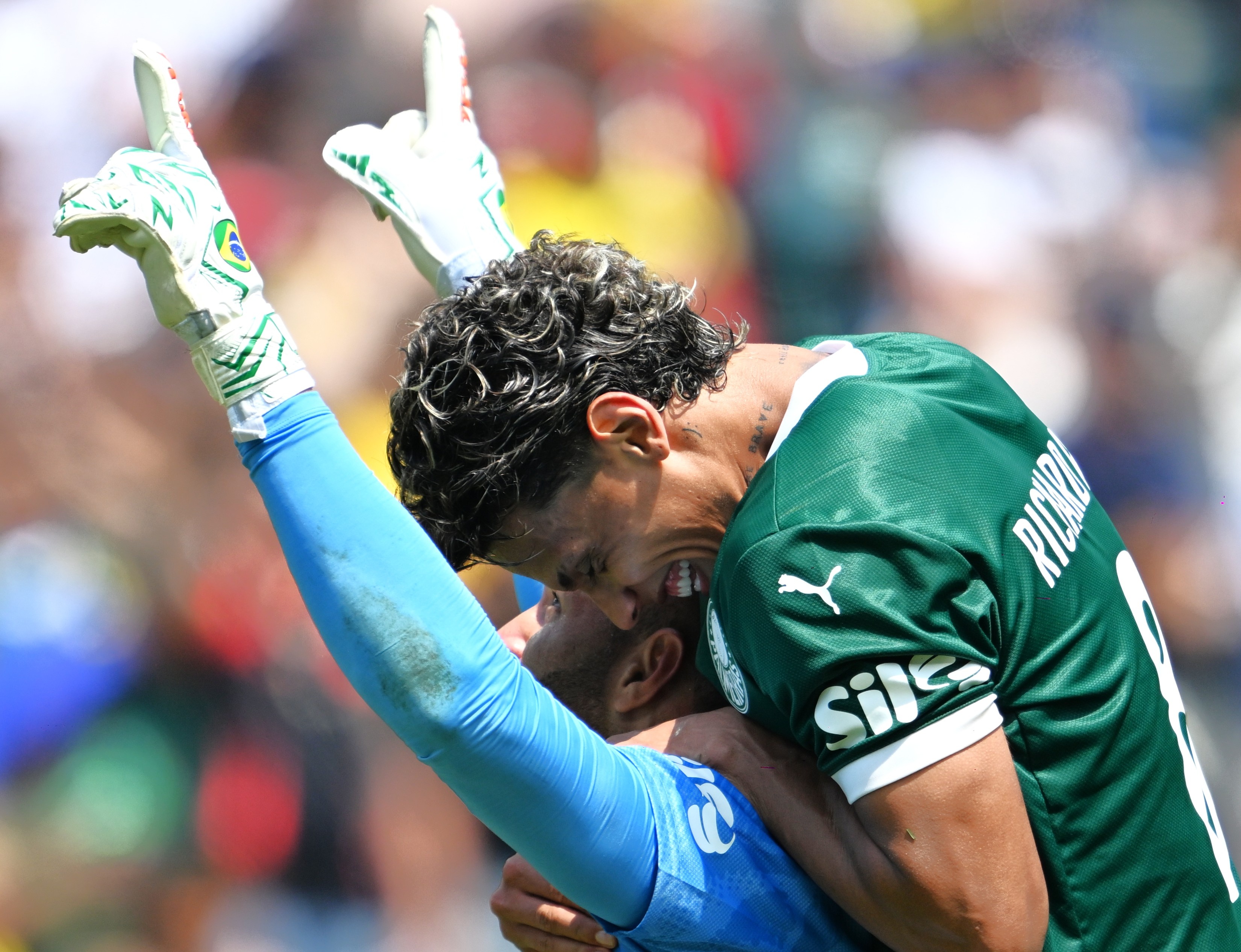 爱游戏体育-关于萨拉赫在雄鹿比赛中赛况扑朔迷离，连败引发热议！的信息