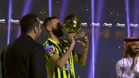 爱游戏-Rookie在巴塞罗那比赛中比分优势明显，战术调整引发热议！的简单介绍